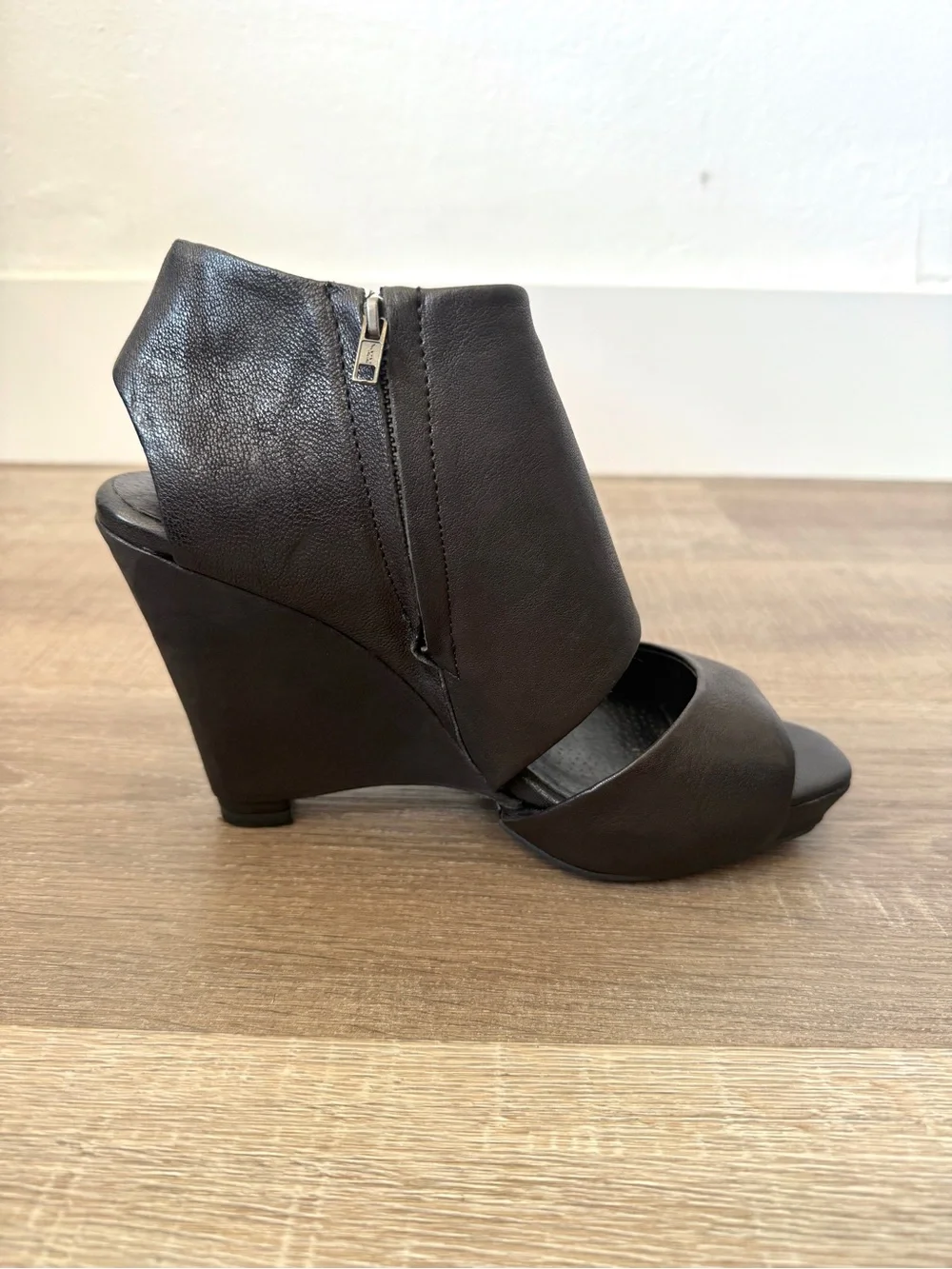 Farylrobin Size 8 Madison Black Leather Wedge Open Toe Sandals